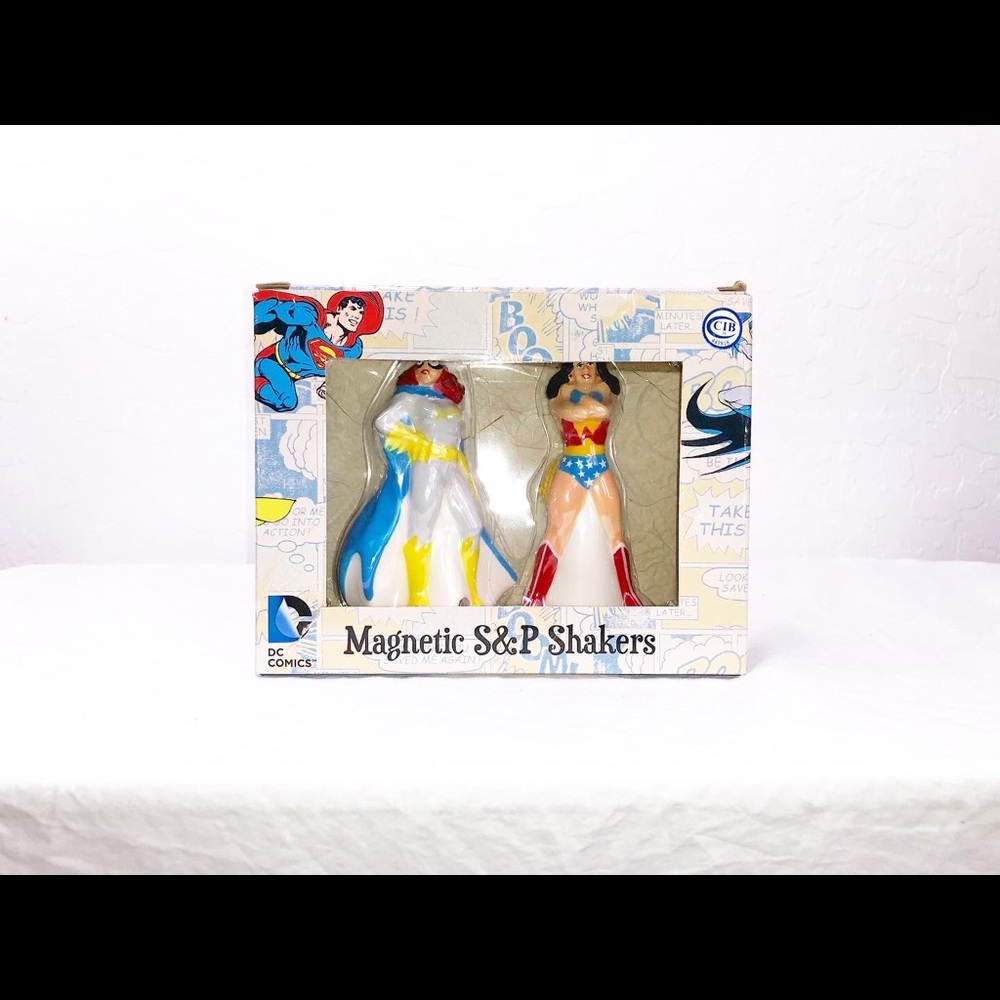 Batwoman & Wonderwoman Salt n Pepper Shaker